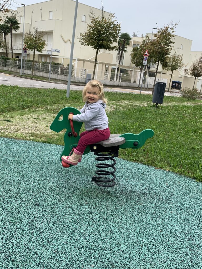 DAI GRANDI AI PICCOLI PARCHI GIOCHI SPARSI I CITTÀ